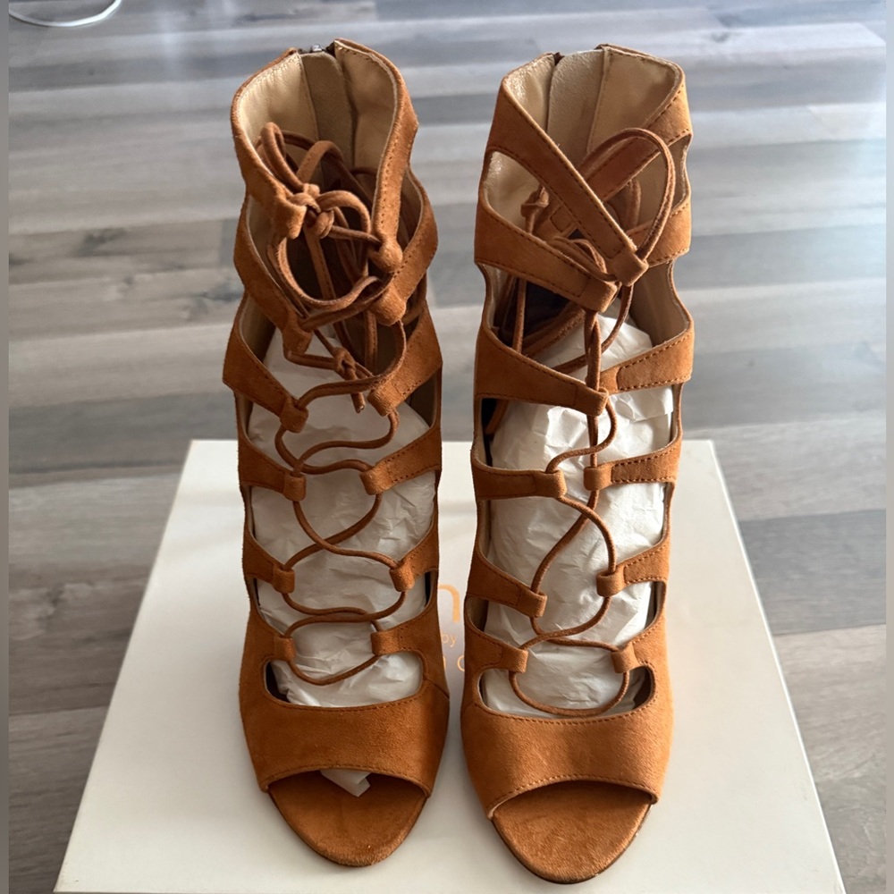 Women Laced up Sandals